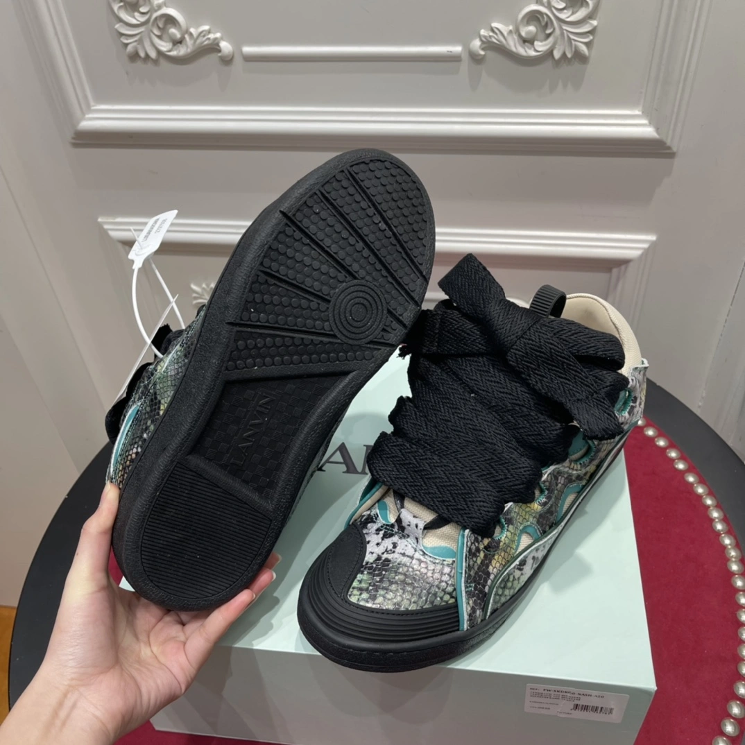 Classic Lanvon Curb Sneaker 996