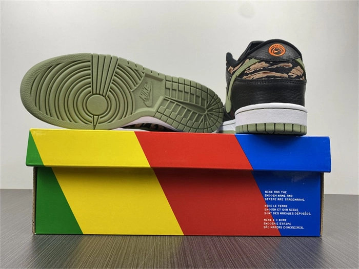 FashionForward Nike Dunk Low Crazy Camo DH0957- 4770