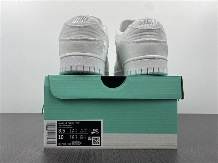 EasyCare Nike Dunk Low Dover Street Market Triple White Velvet DH2686- 4766