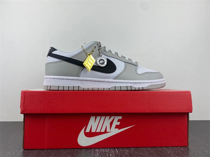 Contemporary Nike Dunk Low SE 4661