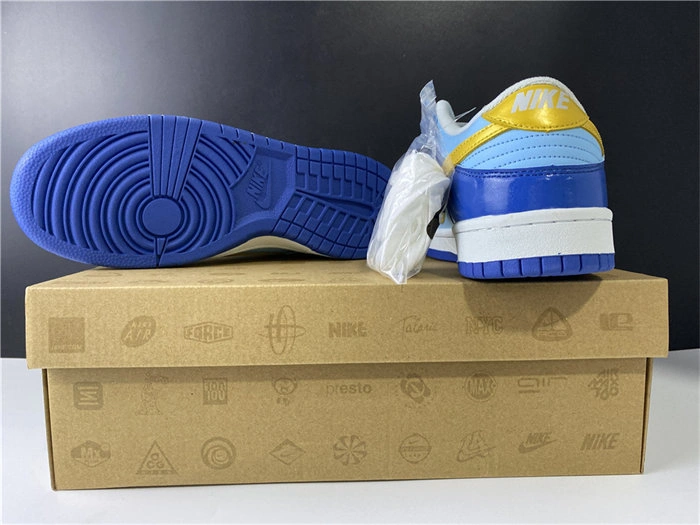Contemporary Nike Dunk SB low 309601- 4936